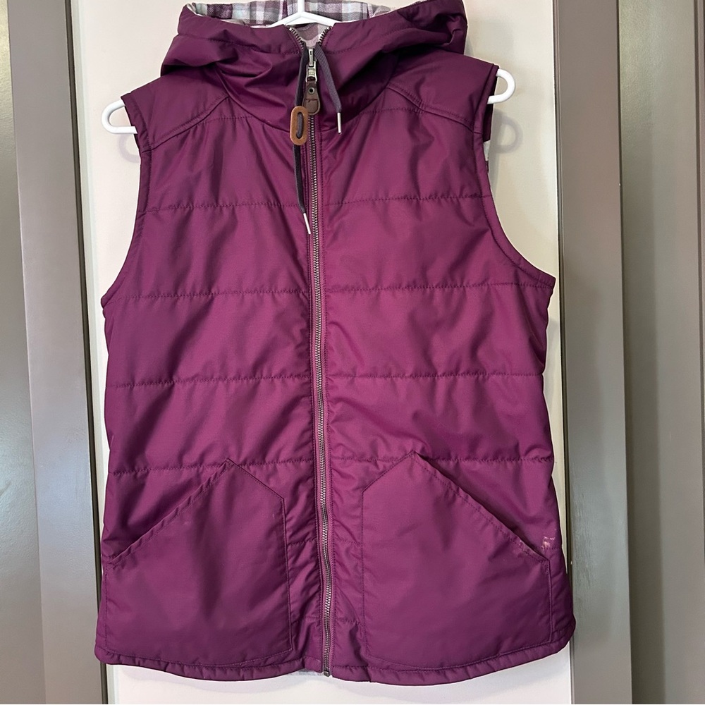 MEC Reversible Purple Plaid Quilted Vest Size Medium Lightweight Puffer Outdoor